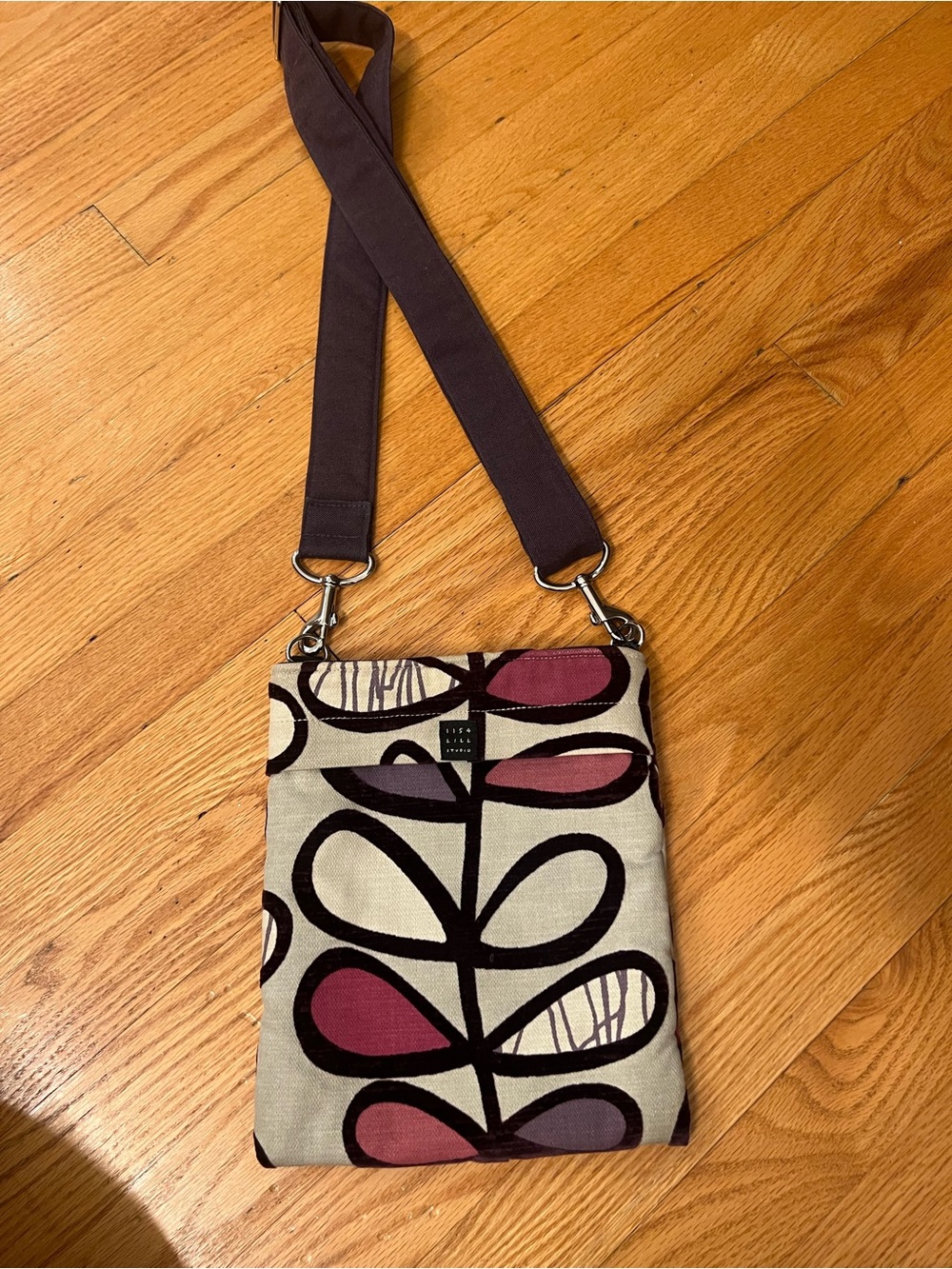 Crossbody Lisa Lill Studio purse features a signature retro floral pattern NEW